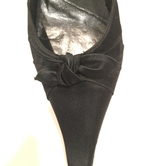 Kenneth Cole Black Satin 7.5 tapered toe, low heel - Picture 8 of 8